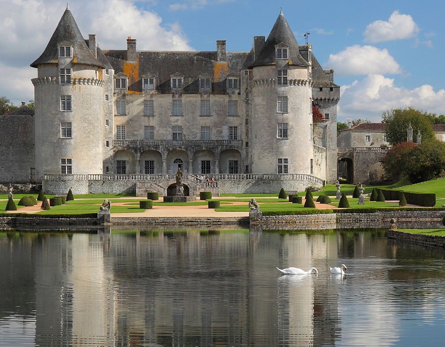 chateau-de-la-roche-courbon