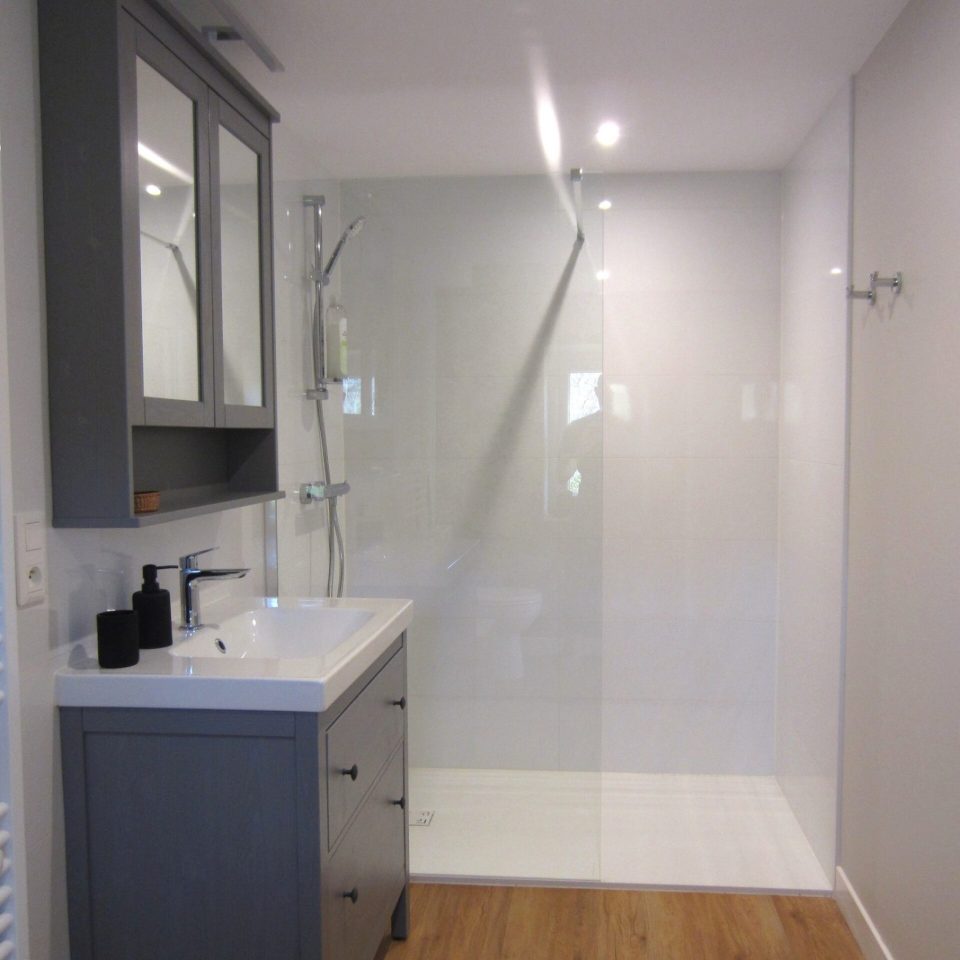 la-chambre-du-chai-de-la-maison-les-rives-du-rochefollet