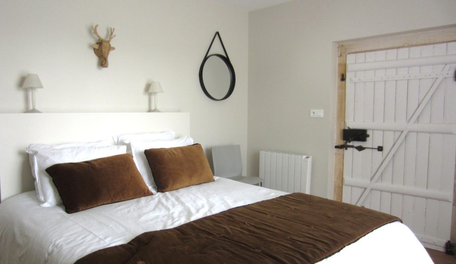 la-chambre-du-chai-de-la-maison-les-rives-du-rochefollet